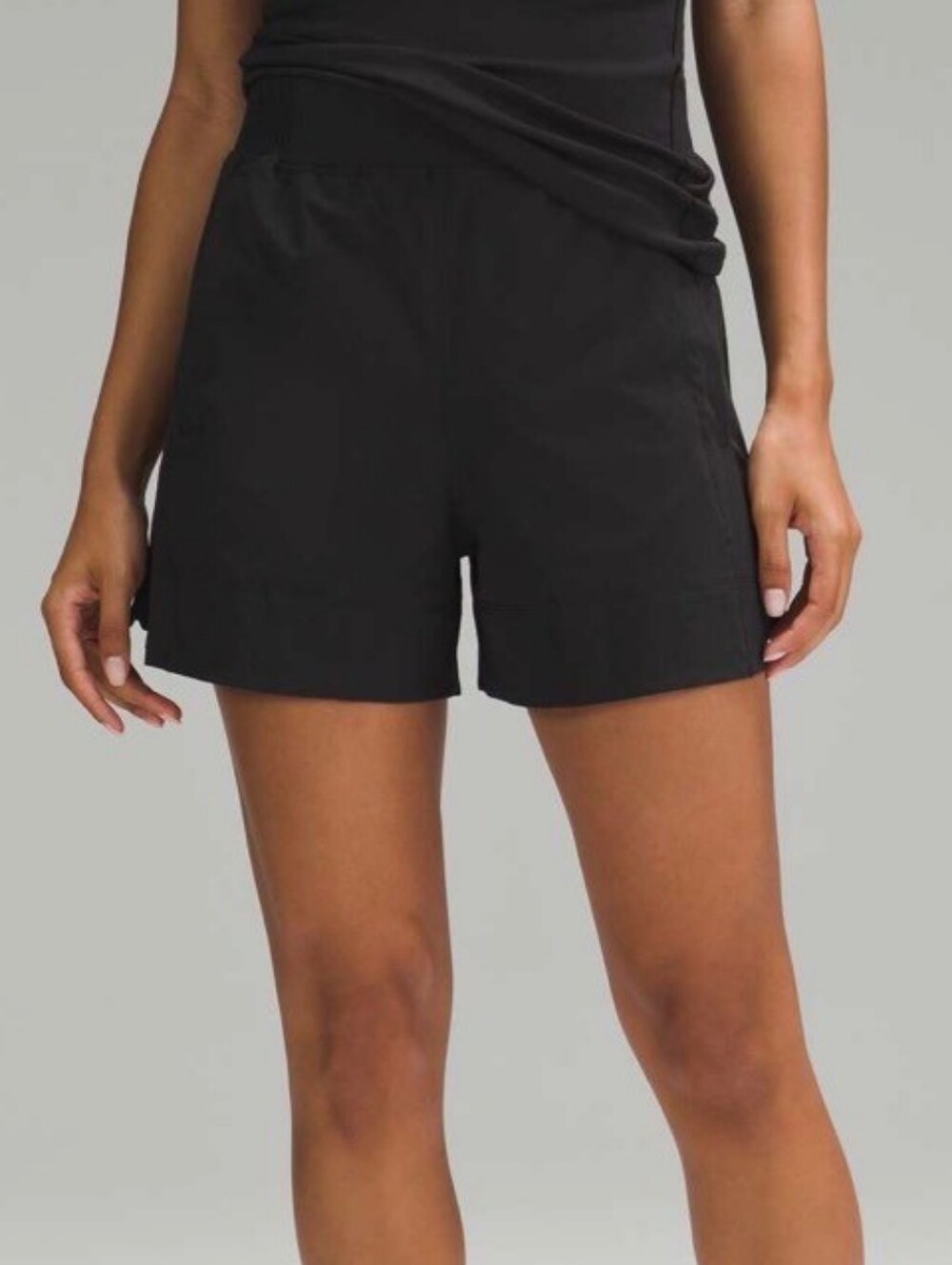Lululemon Stretch Woven Relaxed Fit High Rise Shorts 4". In EUC